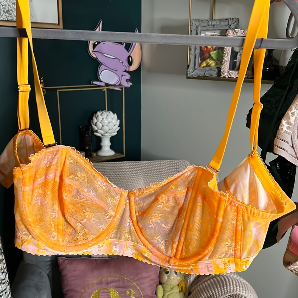 NWOT savage x fenty strapless bra with straps